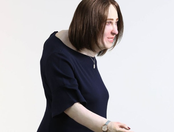 Tak będziemy wyglądać po 20 latach pracy w biurze. Poznajcie Emmę