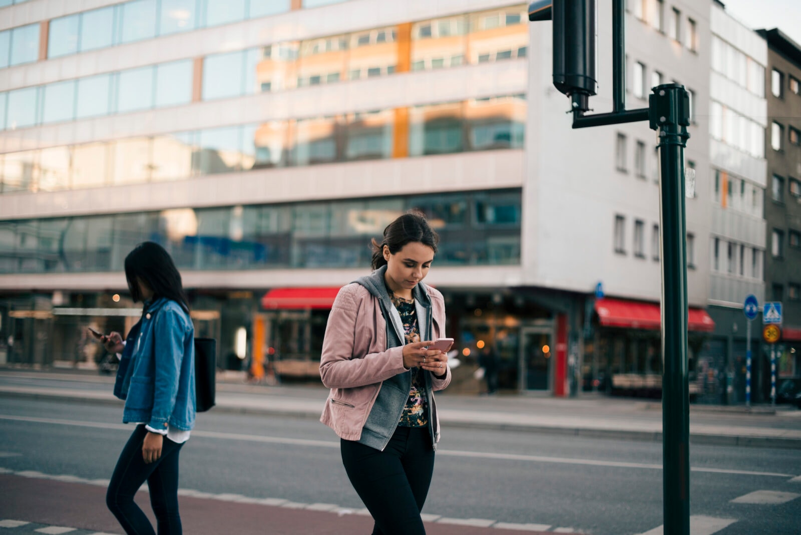 Przybywa poranionych użytkowników komórek. Lawina po pierwszym iPhonie