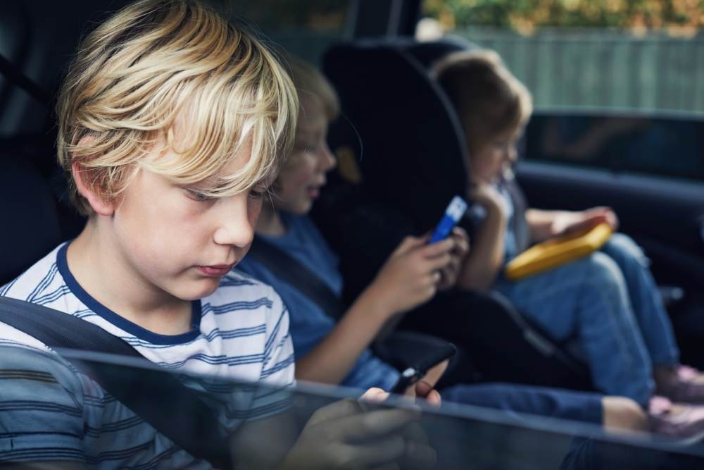 Są mniej szczęśliwi, gorzej się uczą i częściej popadają w depresję. Jak nie wychować małego materialisty?