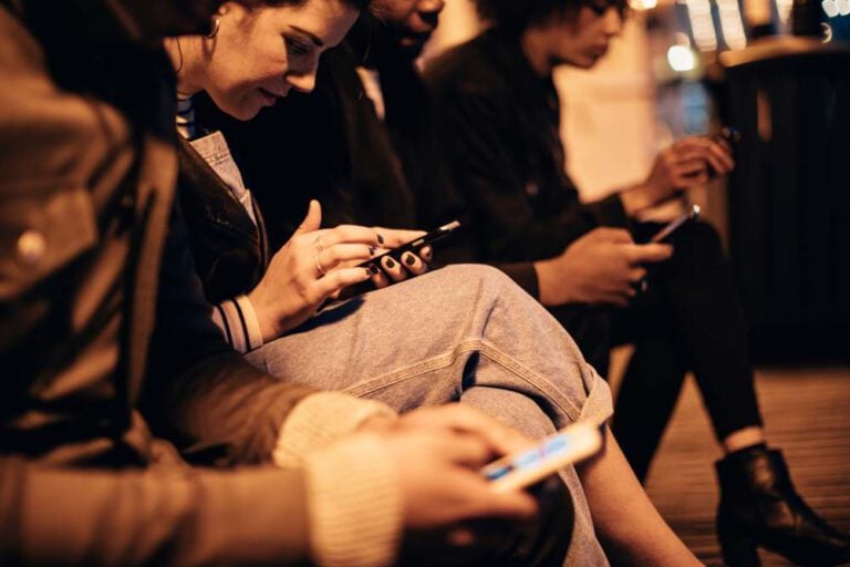 Korzystanie ze smartfona w trybie poziomym stanie się wygodniejsze. Android 15 dostanie przydatne ulepszenie
