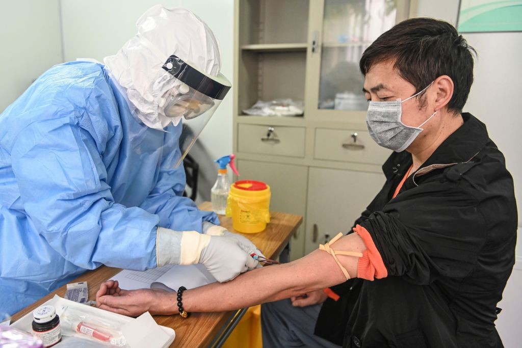 Grupa krwi może mieć związek z ryzykiem zakażenia – twierdzą chińscy eksperci