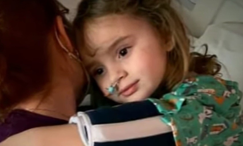 Dziewczynka, która oślepła w wyniku grypy, odzyskała wzrok