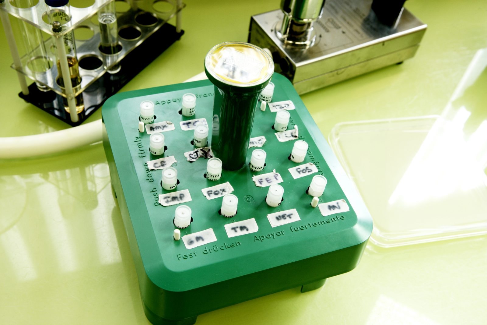 Sztuczna inteligencja znalazła nowy superantybiotyk