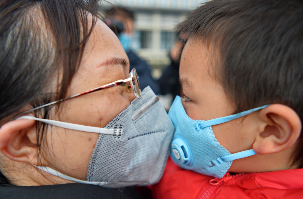 Koronawirus: tragiczny „rekord” i 24-dniowy okres inkubacji