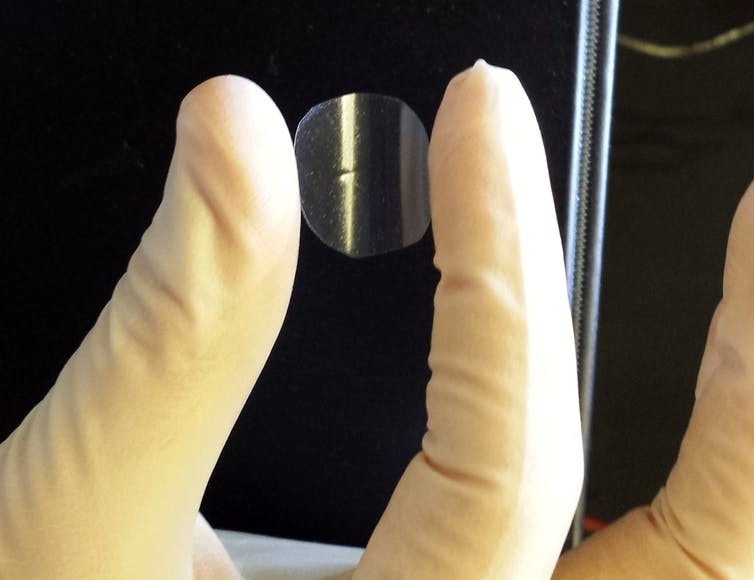 Nie wymaga igły, ma postać cienkiego płatka. Eksperci stworzyli przełomową szczepionkę