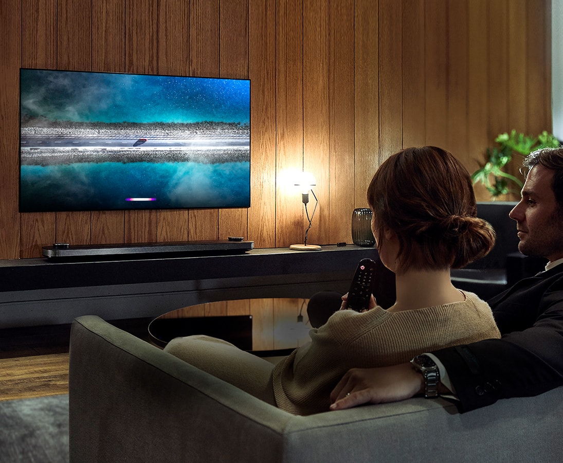 Światło z telewizora wpływa na zdrowie. Sprawdź, jak się przed tym ustrzec