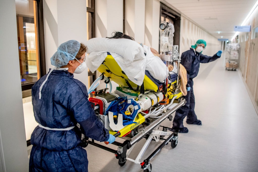 Globalne badania w poszukiwaniu leku na Covid-19. WHO sprawdzi cztery główne tropy