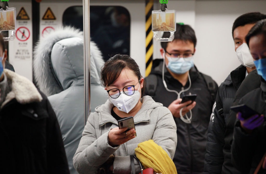 Od zakażenia do pierwszych objawów. Nowe badania nad okresem inkubacji koronawirusa