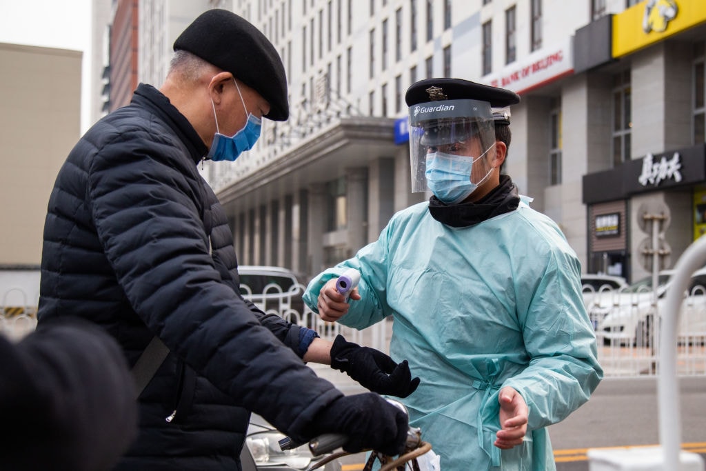 Nowe badania nad koronawirusem. “Jak kombinacja SARS i AIDS”