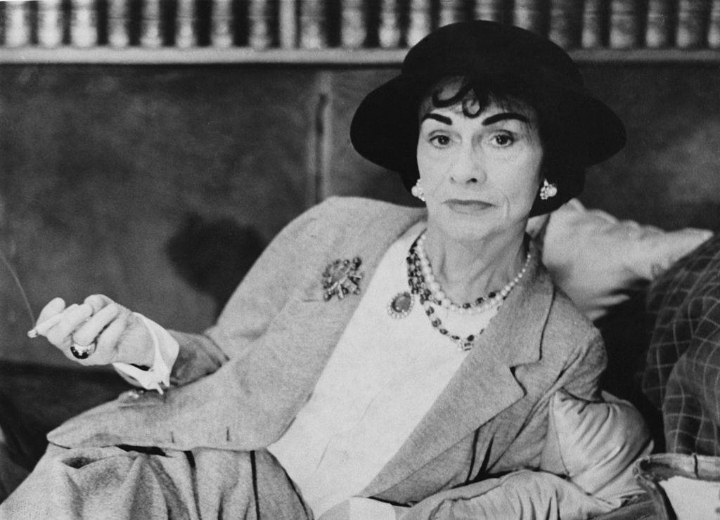 Kobiety zawdzięczają jej wolność? Historia Coco Chanel – legendy świata mody