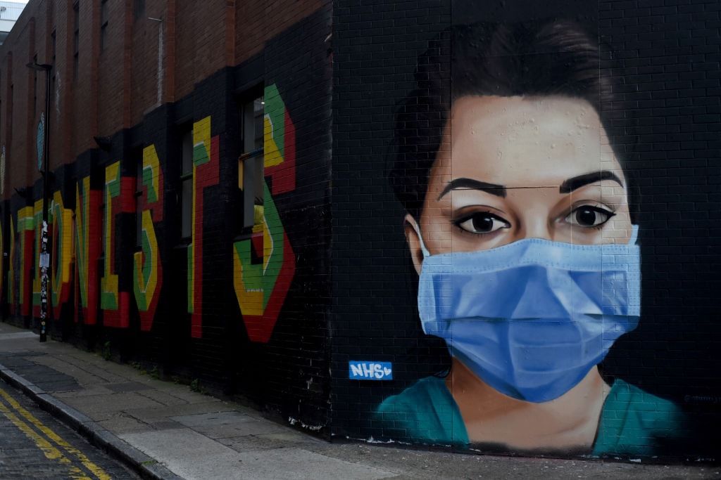 Polska scena hip-hop i przyjaciele zebrali 1 mln złotych dla szpitali. Akcja #hot16challenge2