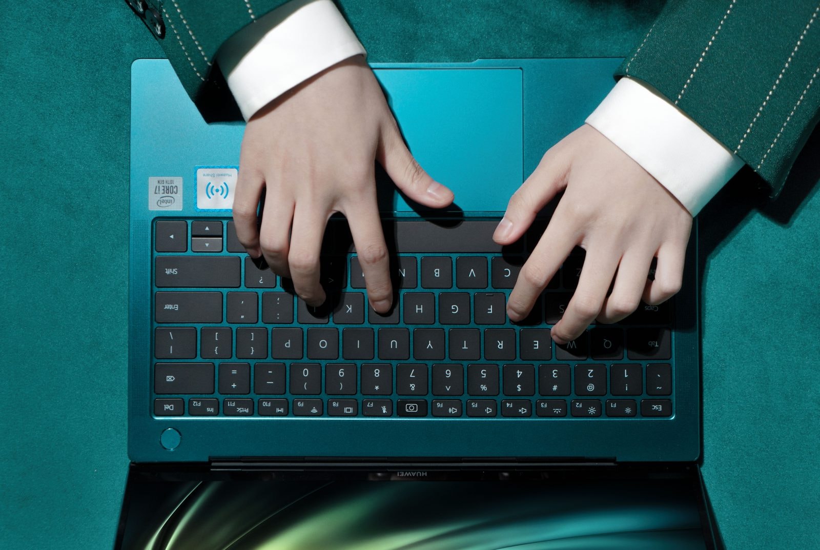 Przenieś swoje domowe biuro na wyższy poziom. Dzięki nowym laptopom Huawei