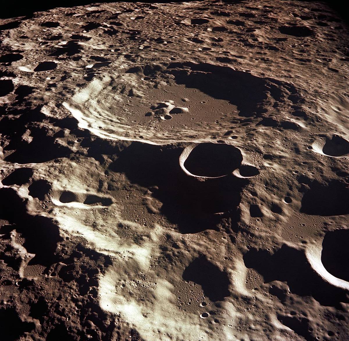 Powierzchnia Księżyca stopiła się po zderzeniu z meteorytem? Przełomowe odkrycie