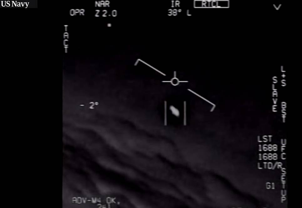 Pentagon odtajnił trzy nagrania UFO. “Piloci nie rozumieli co widzą”