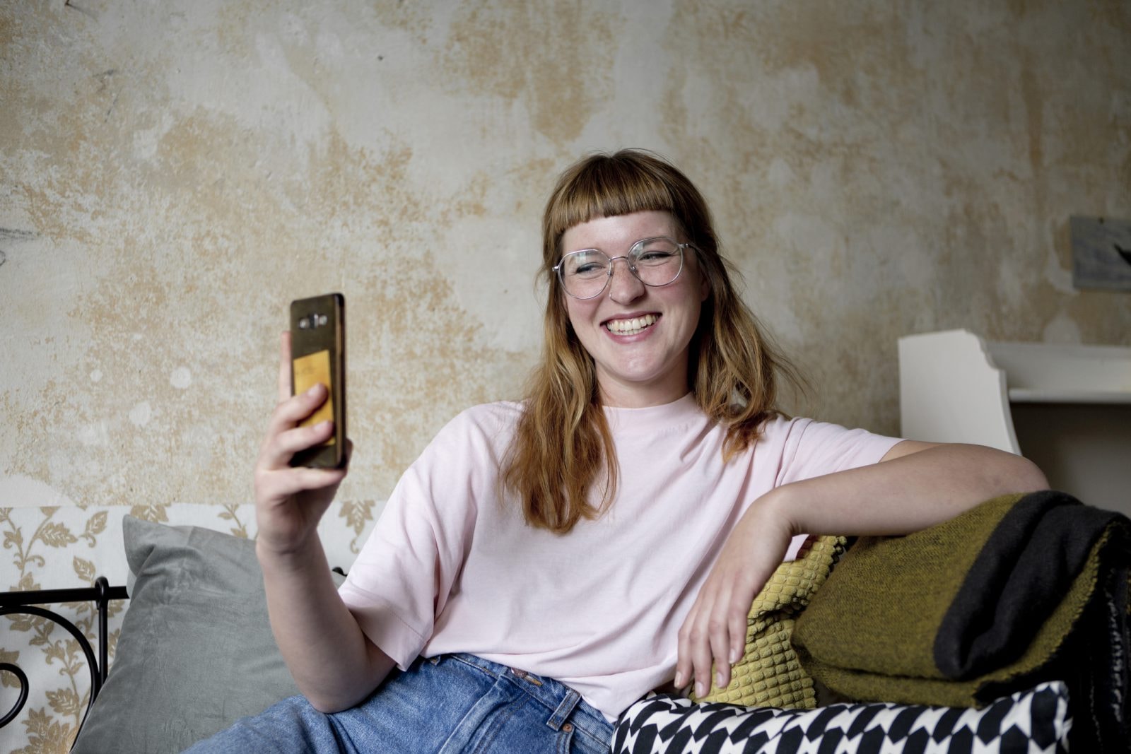 Ghostowanie i wirtualne kolacje. Jak wygląda randkowanie w czasie koronawirusa?