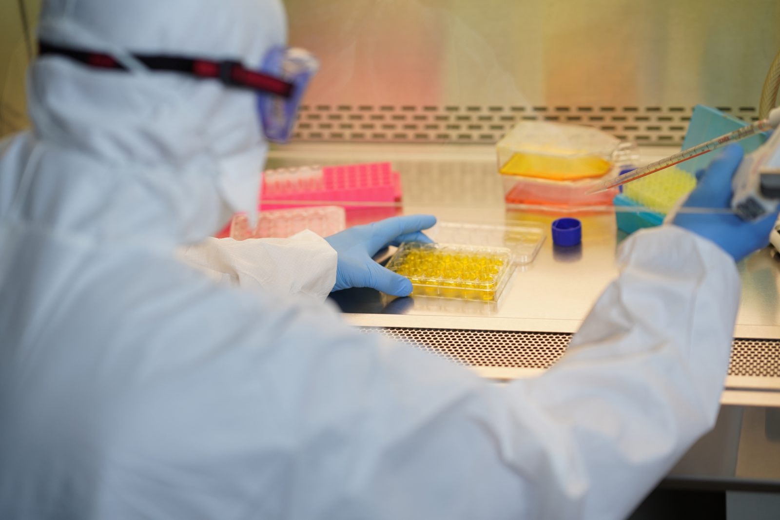 Produkcja szczepionki na koronawirusa – dla milionów- ruszy we wrześniu. Oby, bo na odporność zbiorową nie ma co liczyć