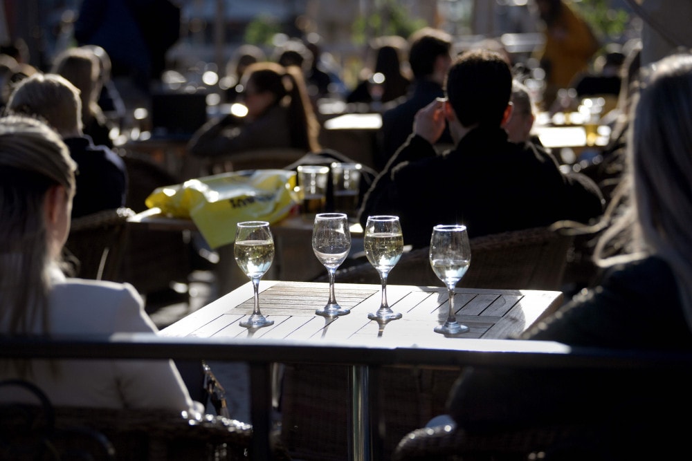 Szwecja nie zamyka się przed koronawirusem. Czy ta strategia walki z pandemią może zadziałać?