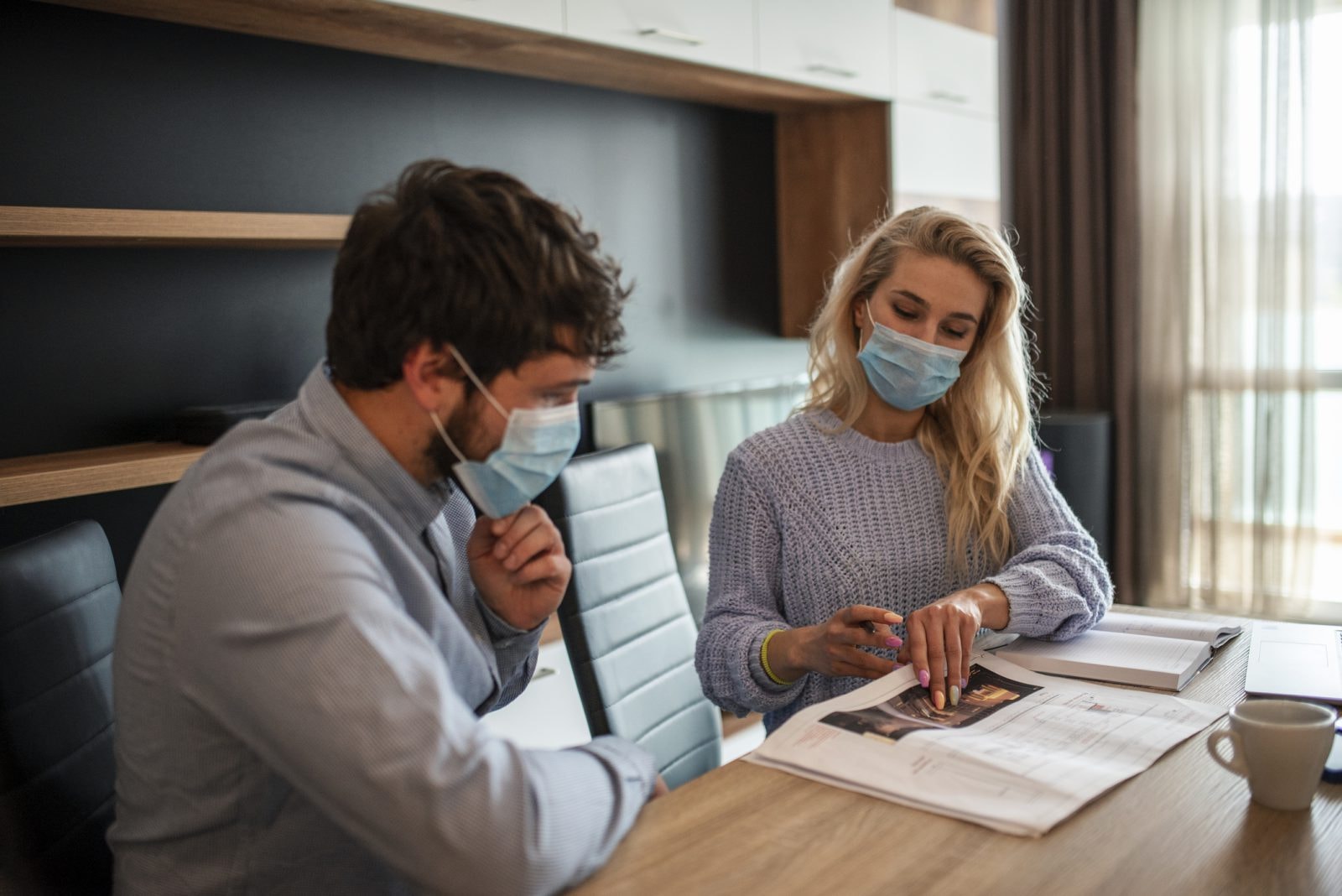 Testy na koronawirusa dla pracowników. Wszystko, co musisz wiedzieć przed powrotem do pracy