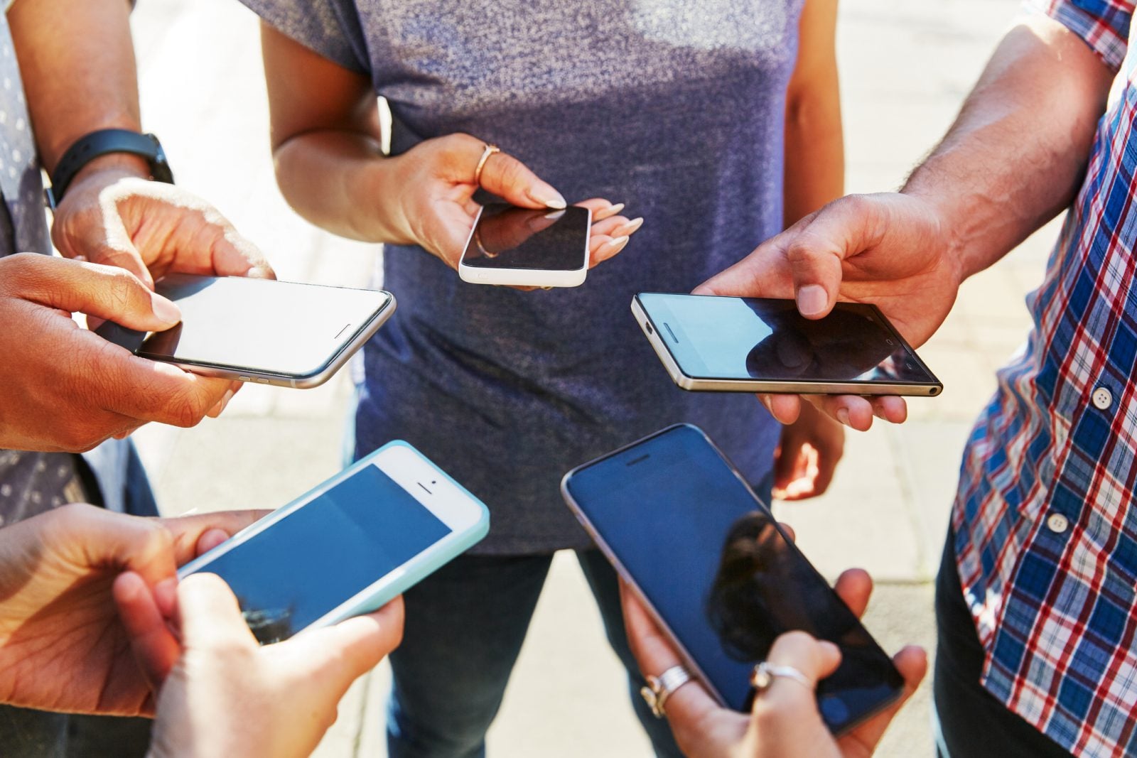 Smartfon i Facebook? Jakie są najważniejsze wynalazki XXI wieku