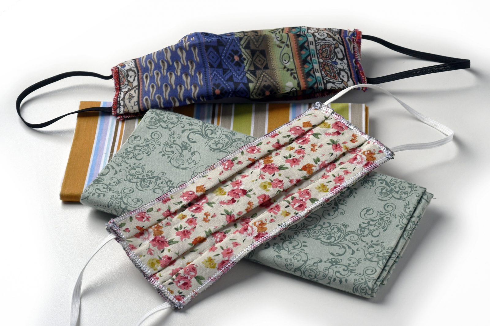 Z jakiego materiału najlepiej uszyć maskę ochronną? Naukowcy to sprawdzili