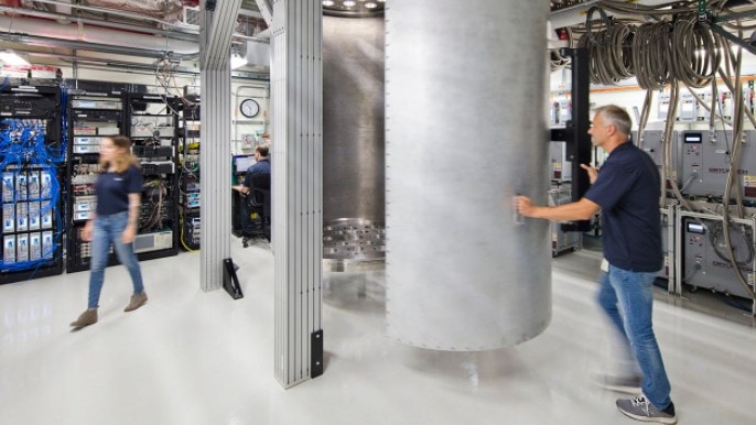 IBM pokazał karty. W 2023 r. ich komputer kwantowy ma mieć ponad 1000 kubitów