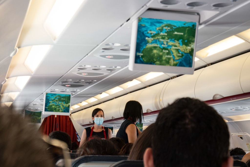 Koronawirus w samolocie mniej groźny? Pokazują to nowe badania