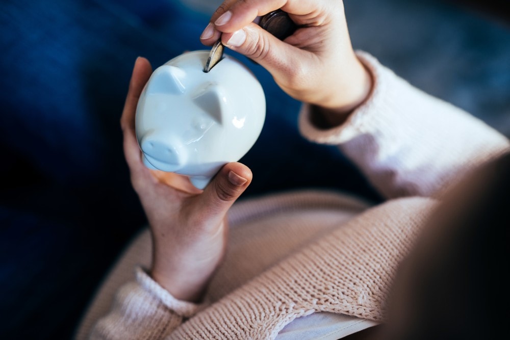 Naucz się oszczędzać pieniądze. Na czym najlepiej zaoszczędzić i jak wyrobić w sobie dobre nawyki?