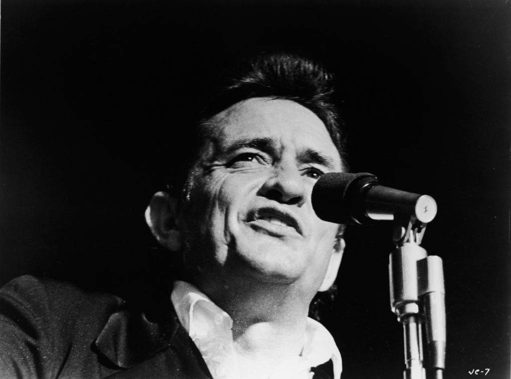 Johnny Cash – legenda, ikona, przestroga. Poznaj życie bestsellerowej amerykańskiej gwiazdy