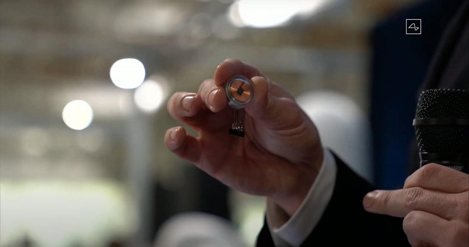 Musk szuka chętnych do testowania implantu mózgu. “Możesz zapisać wspomnienia i przenieść do nowego ciała”