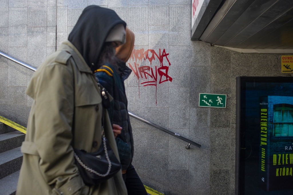 Warszawa opanowana przez wirusa makot. Thriller “Lockdown”, lektura na czas pandemii