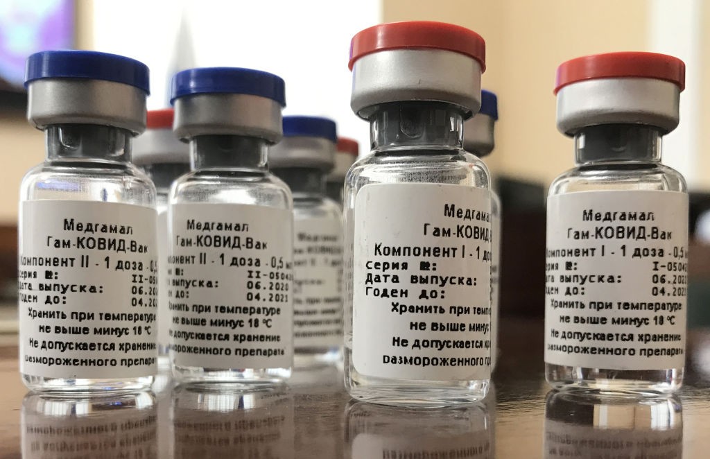 „Lancet”: rosyjska szczepionka działa. Ale próba badawcza jest za mała
