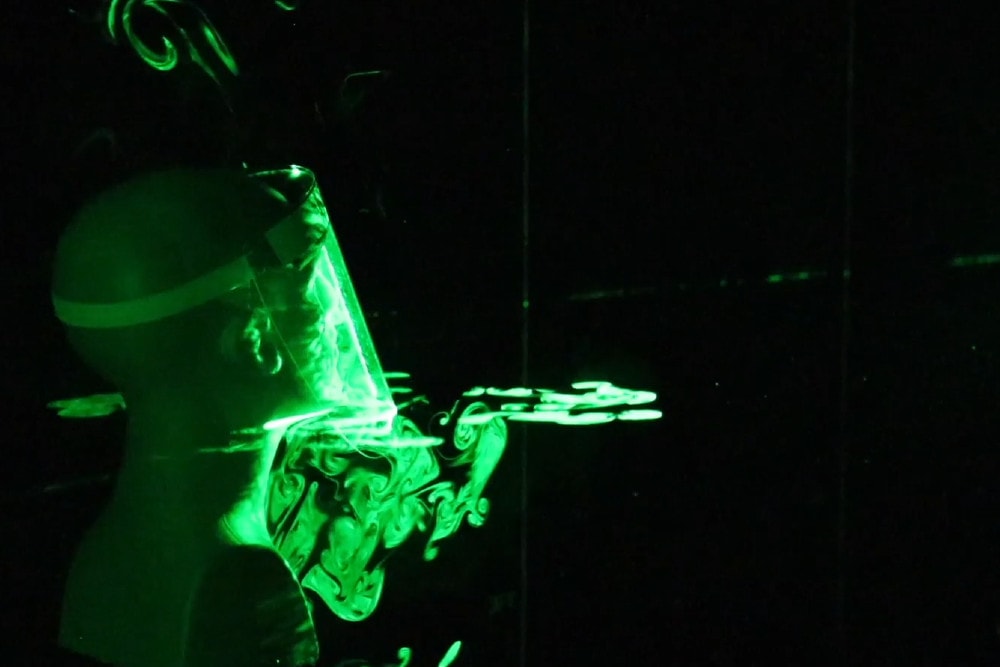 Przyłbice i maski z zaworami nie chronią – udowadnia prosta symulacja