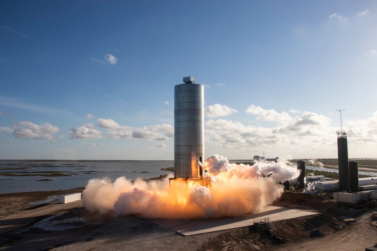 Musk: Lot ma Marsa wygląda dziś realnie. Udany start i lądowanie nowej rakiety SpaceX