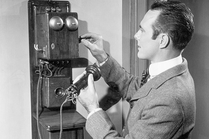 Historia telefonu w pigułce. Czy jego wynalezienie naprawdę zawdzięczamy Bellowi?