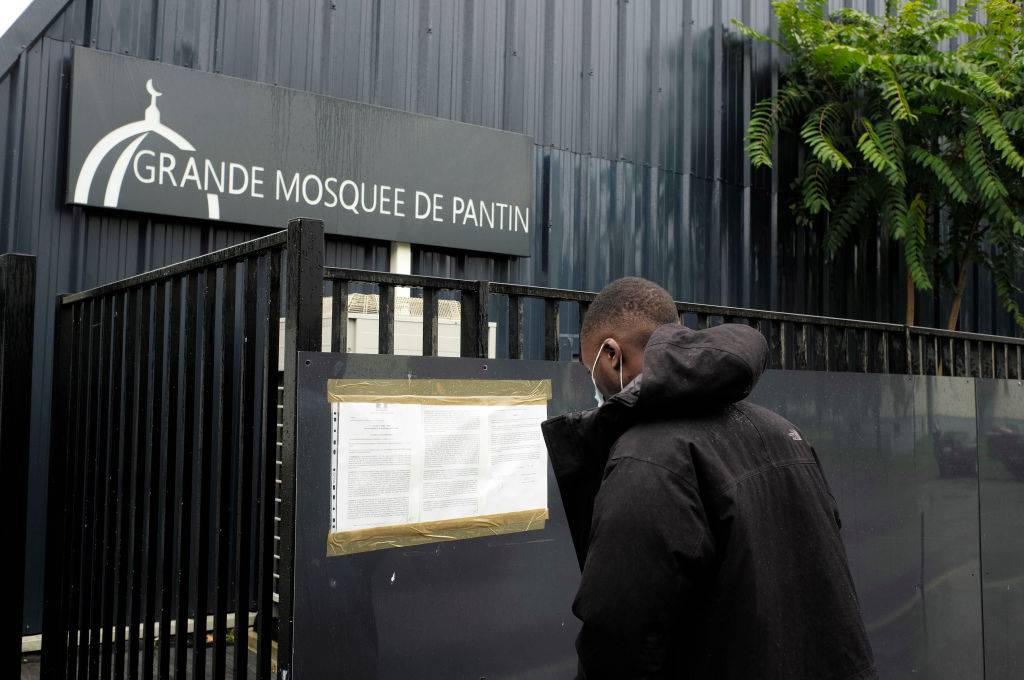 Po zabójstwie nauczyciela Francja zamyka największy meczet w kraju