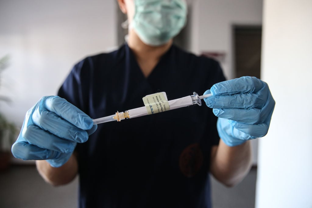 Szczepionka Pfizer skuteczniejsza, niż sądzono. Kiedy zostanie dopuszczona do użytku?
