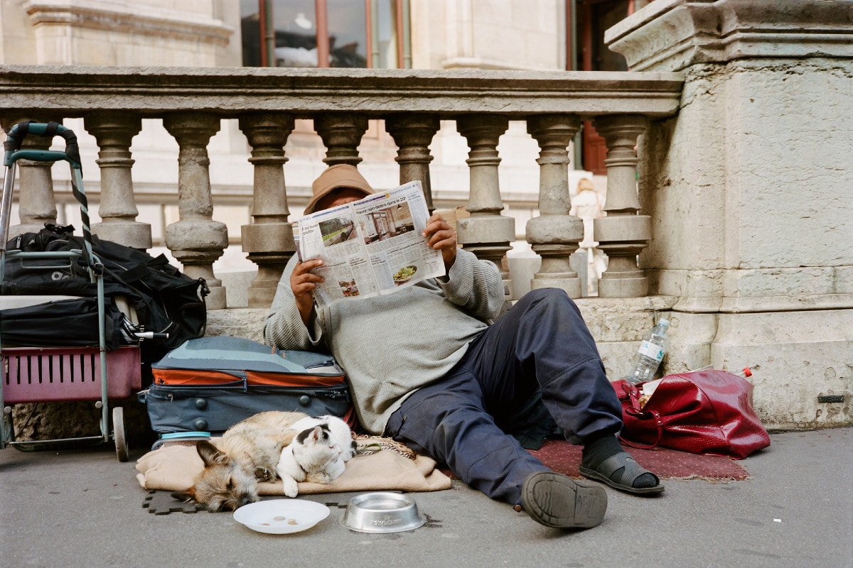 Naukowcy dali bezdomnym pieniądze i obserwowali ich przez rok. Wyniki przełamują stereotypy