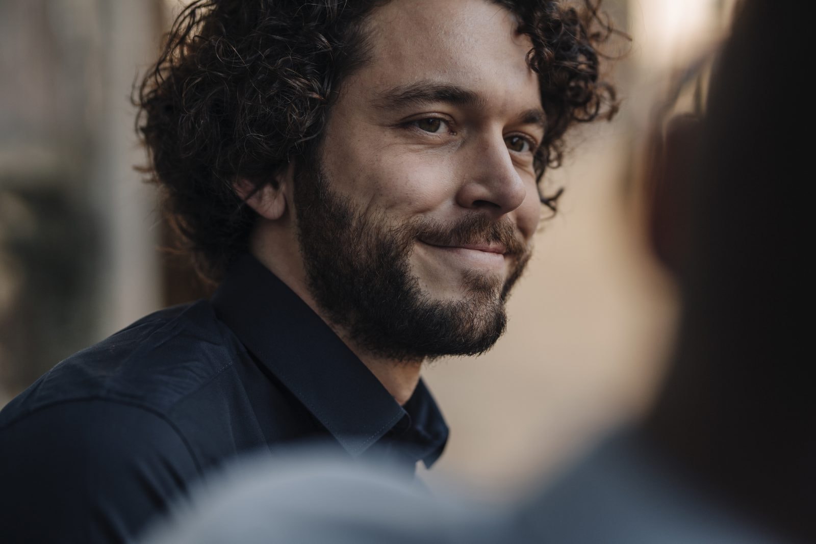 “Przyciągaj merytorycznie”. Co robić, by inni czuli się dobrze w naszym towarzystwie?