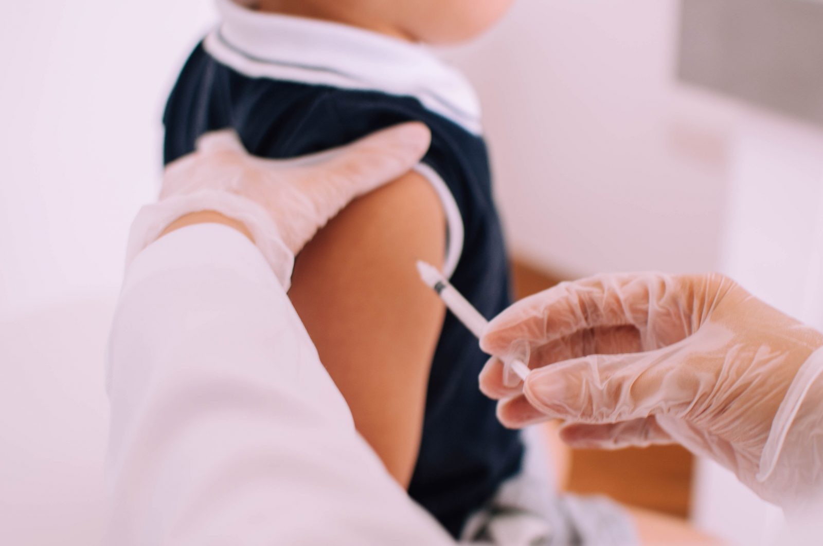 Zaszczepieni w dzieciństwie na gruźlicę są odporni na koronawirusa? Badanie z USA