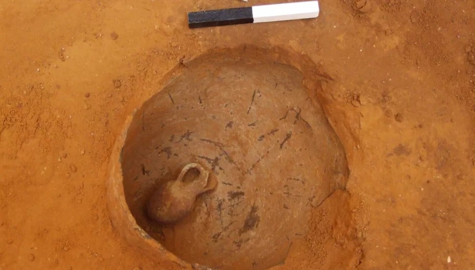 Zamiast trumny – ceramiczny dzban. Zagadkowy zwyczaj chowania niemowląt z epoki brązu