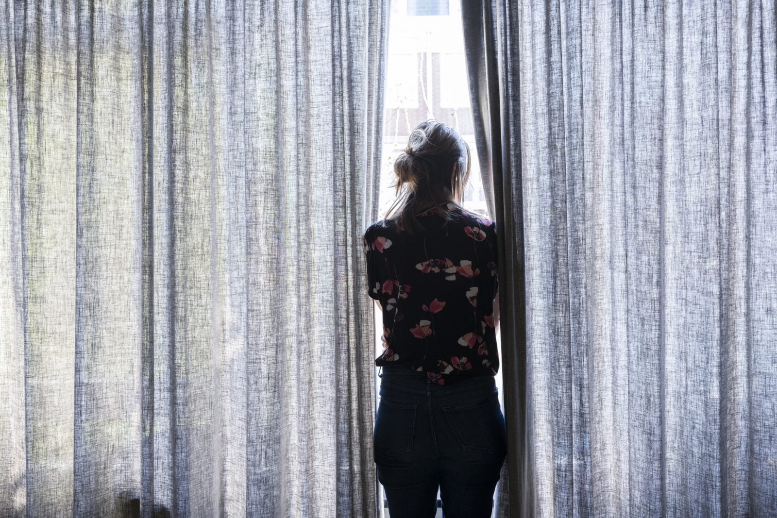 Mózgi ludzi, którzy doświadczają samotności, pracują inaczej niż u innych osób