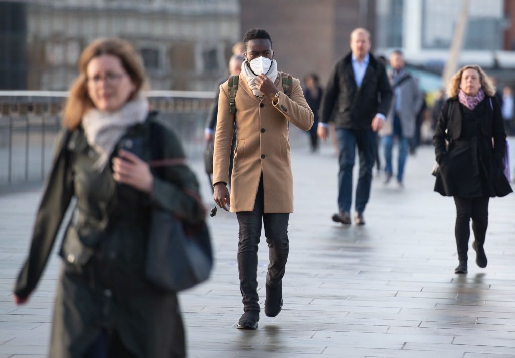 Co musisz wiedzieć o nowym szczepie koronawirusa? Bardziej zaraźliwy, groźniejszy dla dzieci