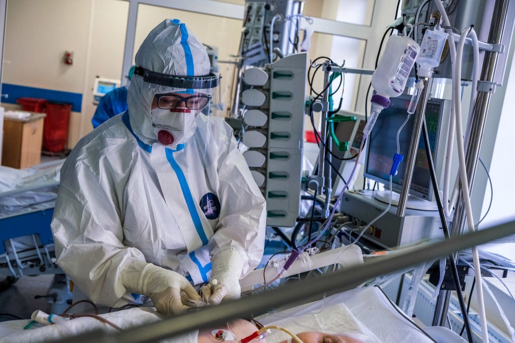 Nowe dane nt. śmiertelności koronawirusa w Polsce. Epidemiolodzy apelują do rządu