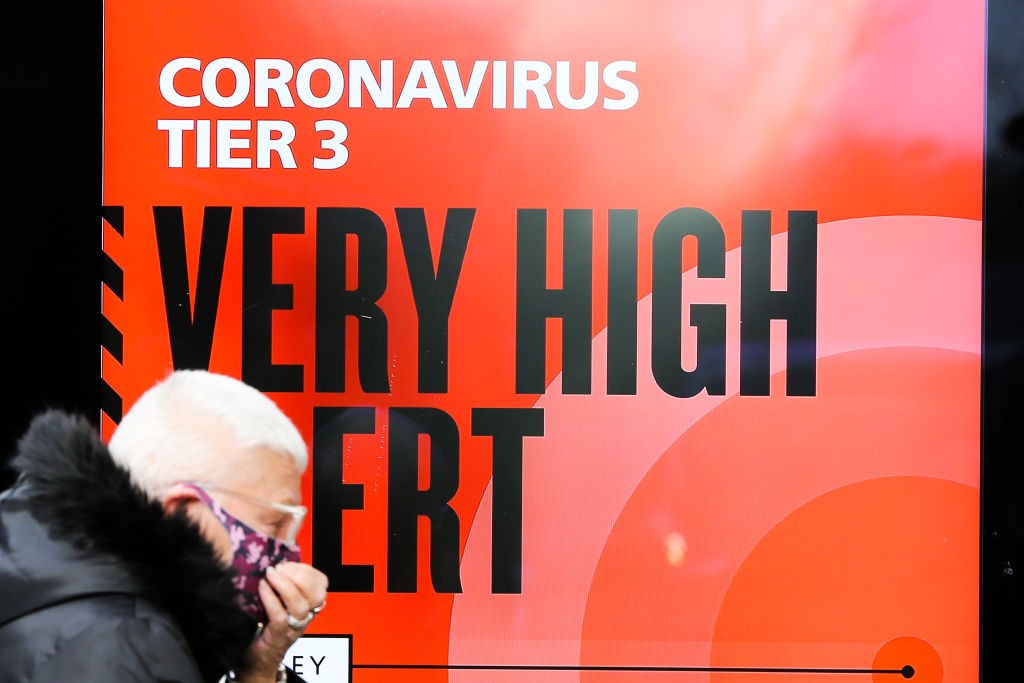 Nowy szczep koronawirusa o 70 proc. bardziej zakaźny. “Wymknął się spod kontroli”