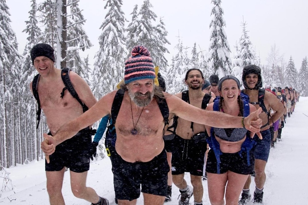 Groźna moda na “górskie morsowanie”. Zaczęła się od holenderskiego Człowieka Lodu