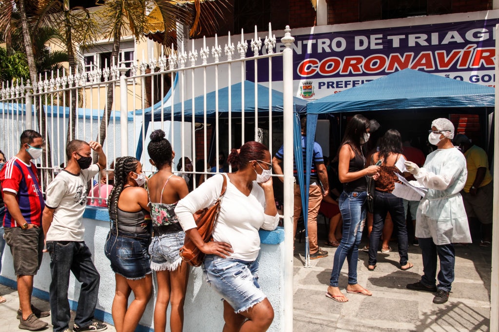 Pierwsza podwójna infekcja. U pacjentów z Brazylii wykryto dwa warianty koronawirusa równocześnie