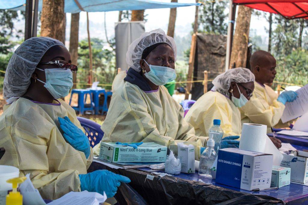 “Długi COVID” przypomina Ebolę i Chikungunya. Naukowcy widzą podobieństwo między wirusami