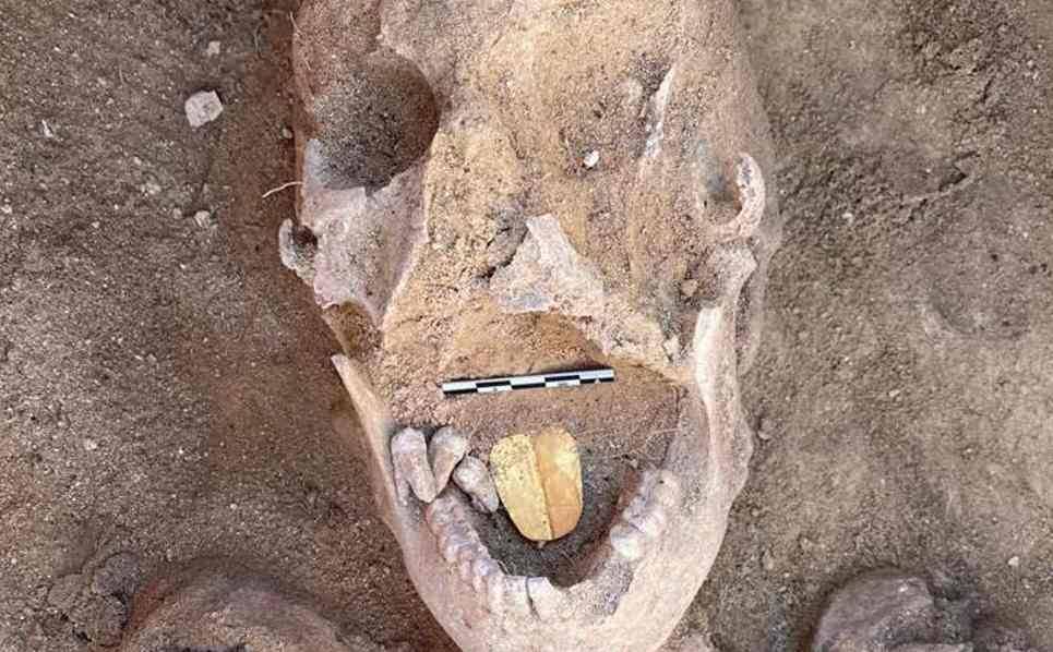 Odkryto egipską mumię ze złotym językiem