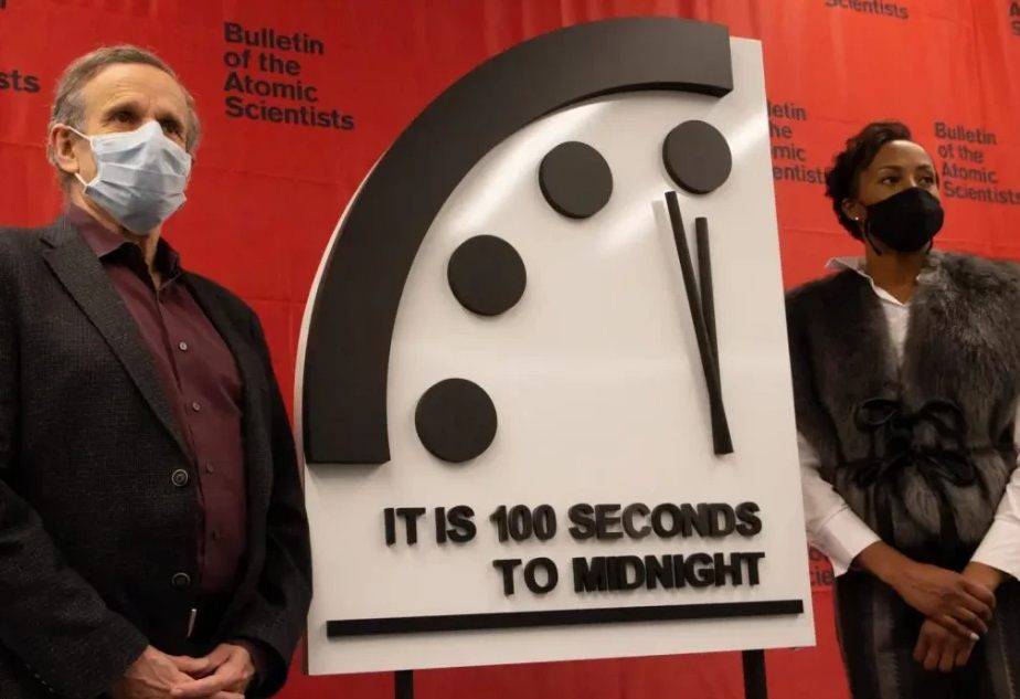 Ludzkości kończy się czas. Zegar Zagłady zatrzymał się 100 sekund przed północą