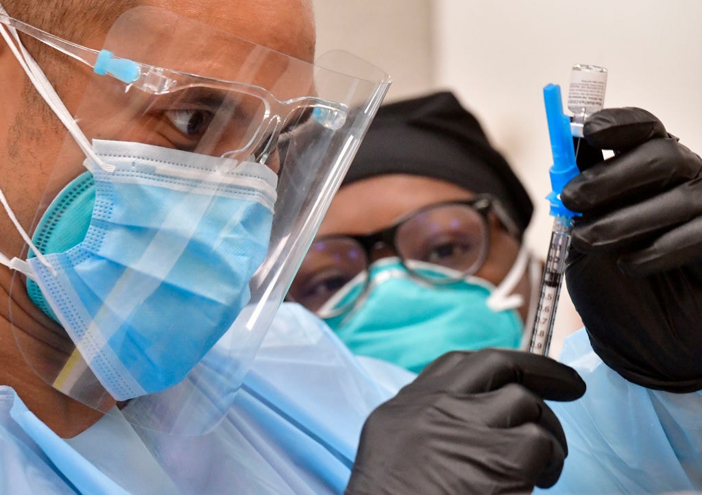 Rozpoczęto testy łączonej szczepionki. Połączono AstraZenecę i Pfizera